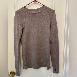 Lululemon sweater with thumb holes, size S